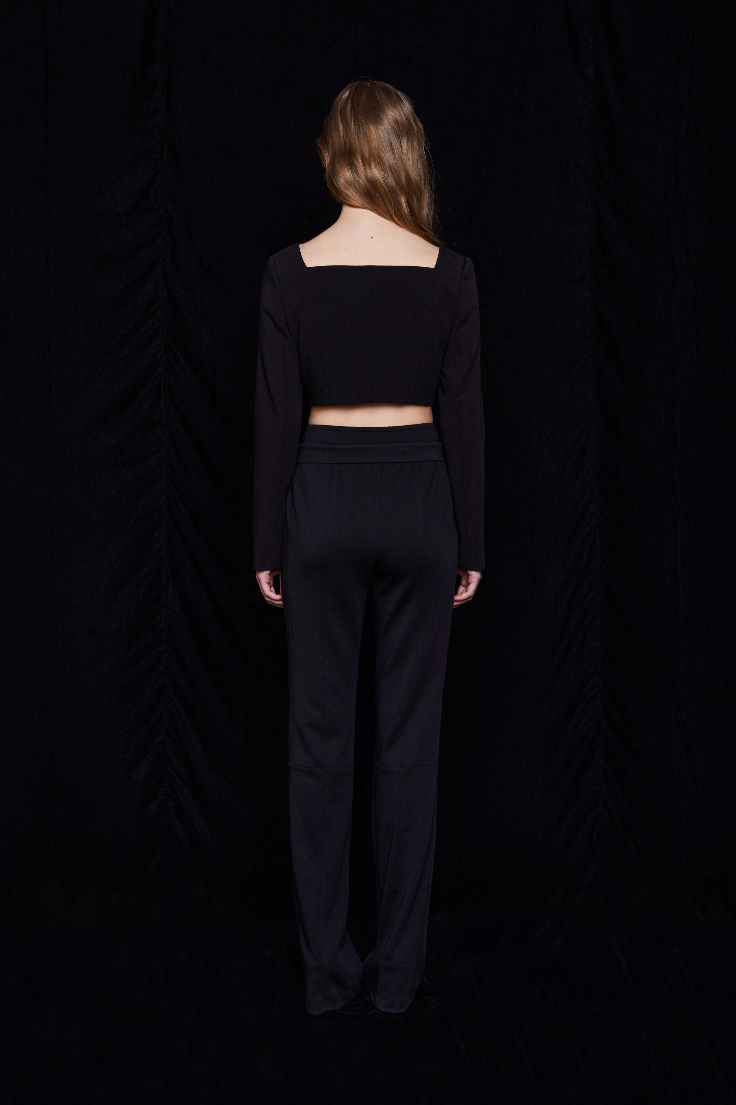 CARLA STRETCH CREPE CROP TOP | LEHHO